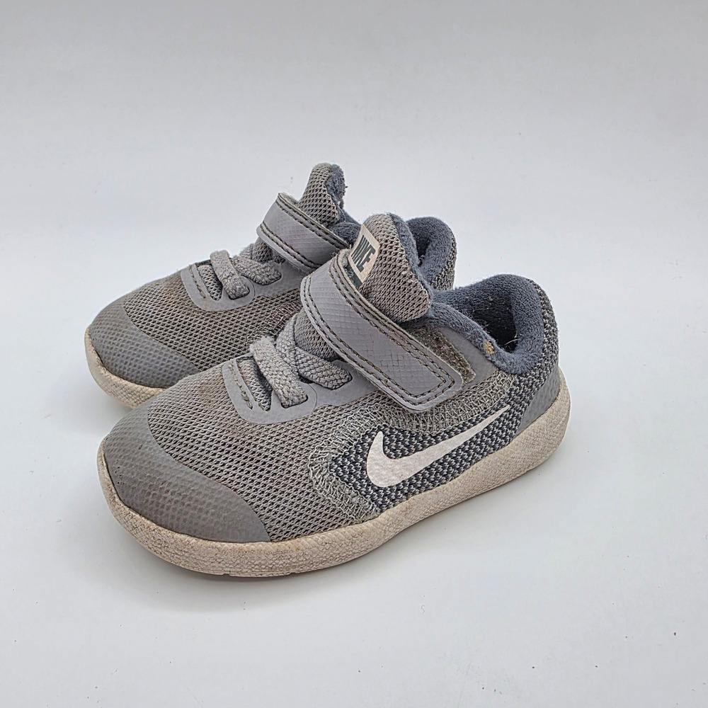 Nike Revolution 3 Toddler Grey Sneakers 819415-008 Size 5C - Picture 2 of 5